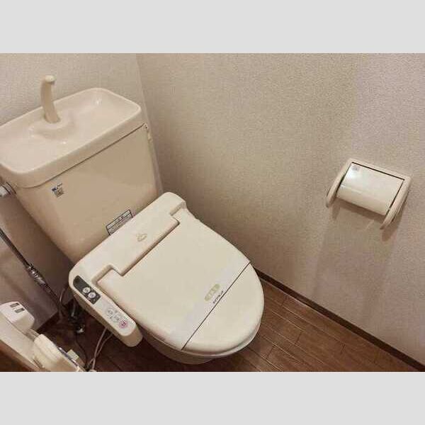 トイレ (トイレ)