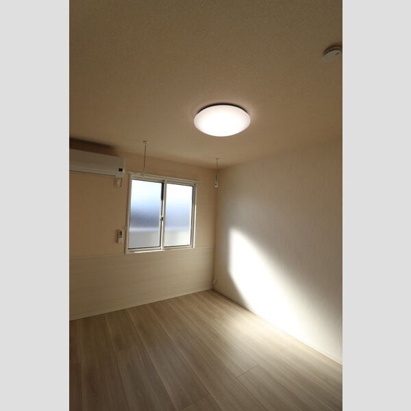 その他 (洋室1別方向)