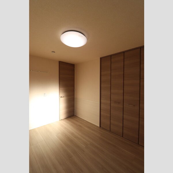 その他 (洋室1別方向)