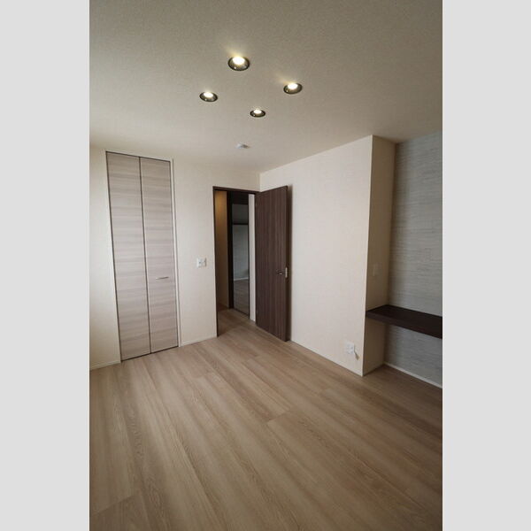 その他 (北側洋室別方向)