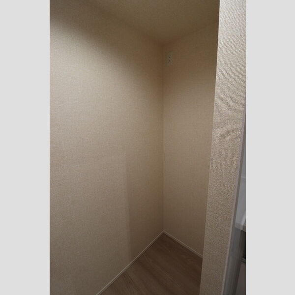 キッチン (冷蔵庫置き場)