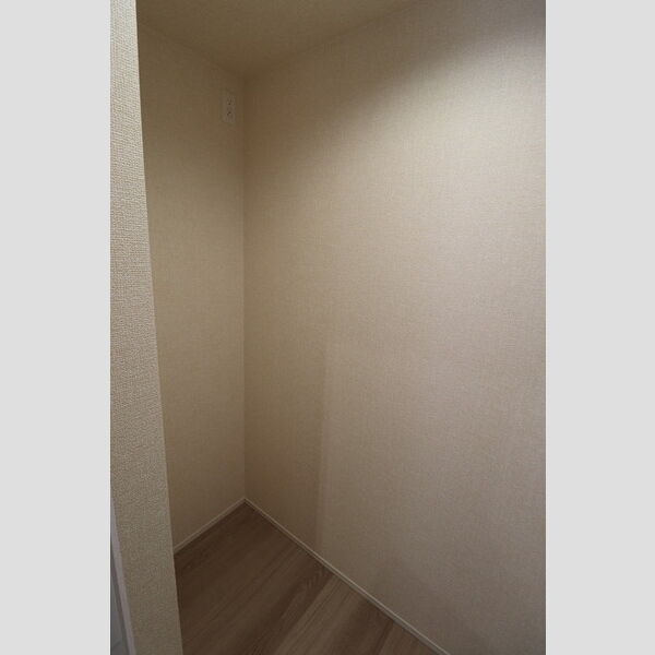 キッチン (冷蔵庫置き場)