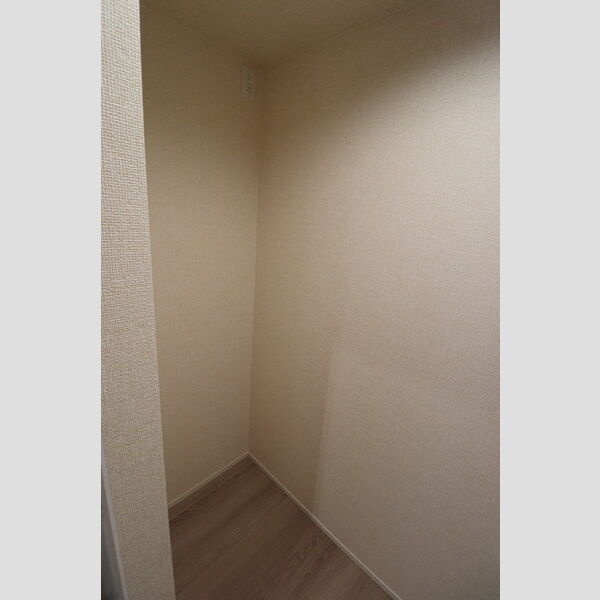 キッチン (冷蔵庫置き場)