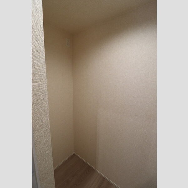 キッチン (冷蔵庫置き場)