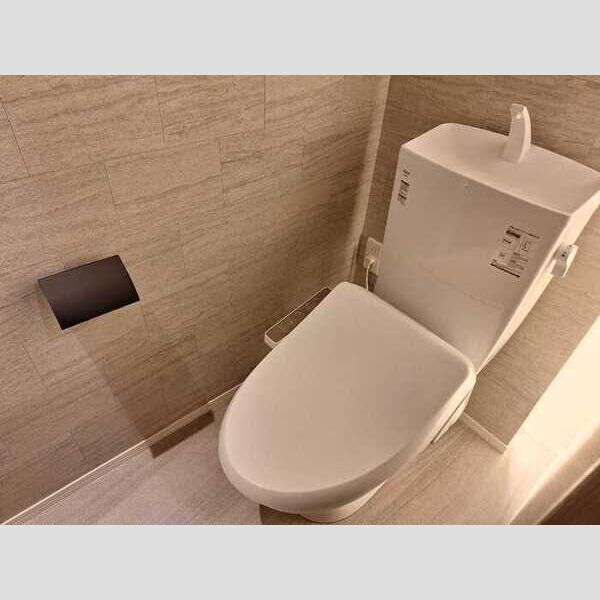 トイレ (トイレ)