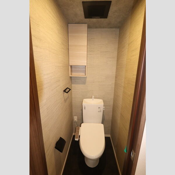 トイレ (トイレ)