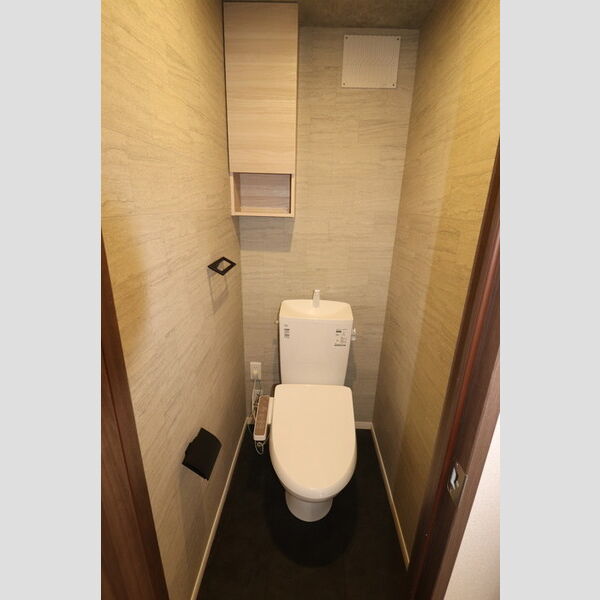 トイレ (トイレ)