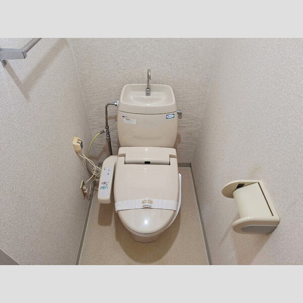 トイレ (トイレ)
