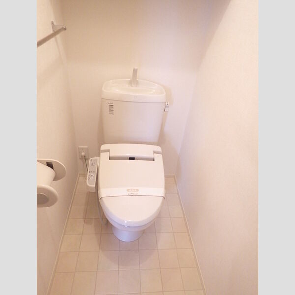 トイレ (温水洗浄便座付トイレ)