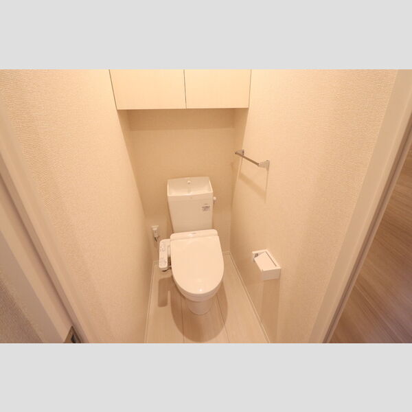 トイレ (温水洗浄暖房便座付き)