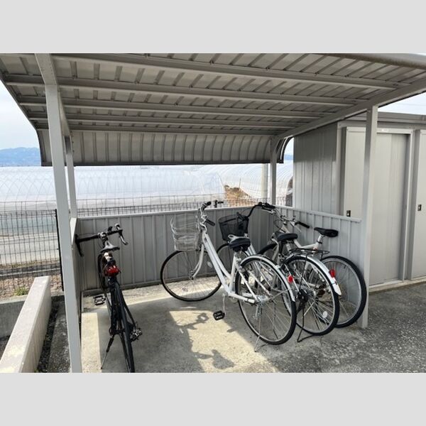 現地周辺 (駐輪場)