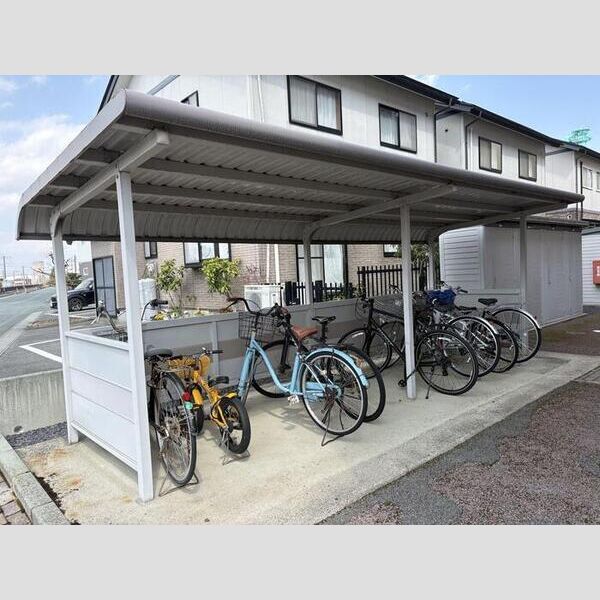 現地周辺 (駐輪場)