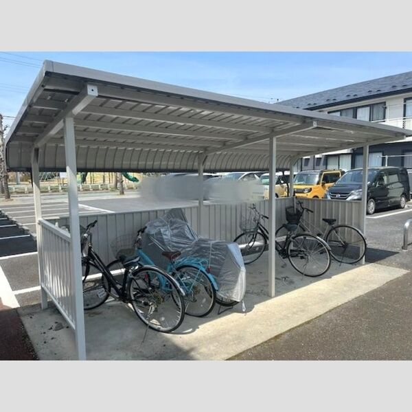 現地周辺 (駐輪場)