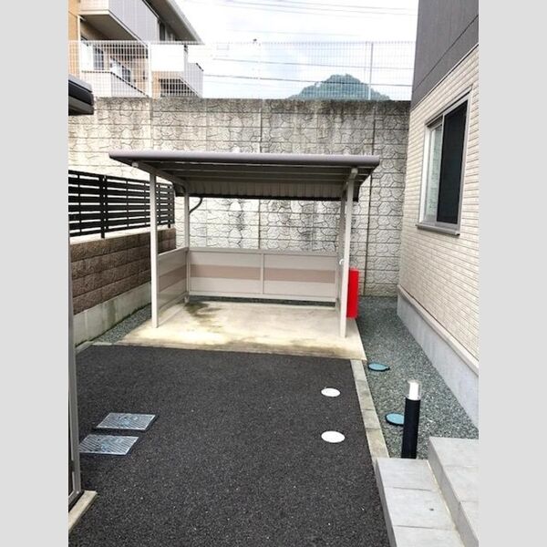 現地周辺 (駐輪場)