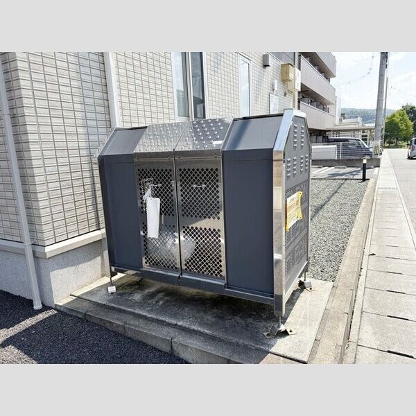 現地周辺 (ゴミステーション)