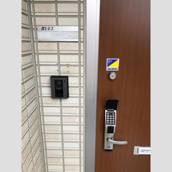 エントランス (玄関前)