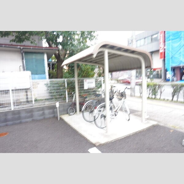 現地周辺 (屋根付駐輪場)