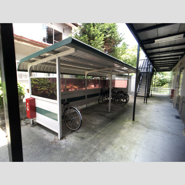 現地周辺 (駐輪場)