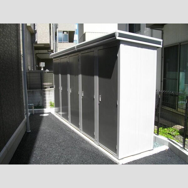 現地周辺 (専用物置あり。)