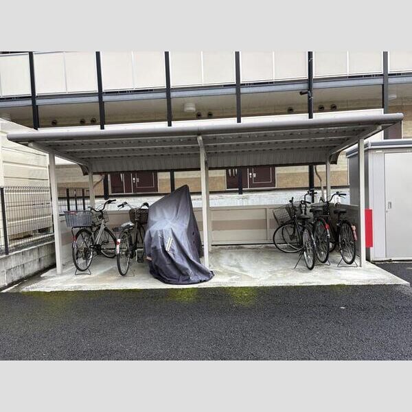 現地周辺 (駐輪場)