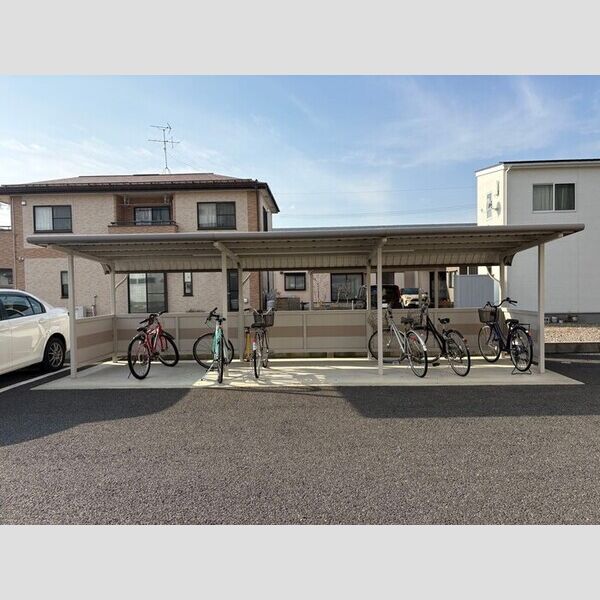 現地周辺 (駐輪場)