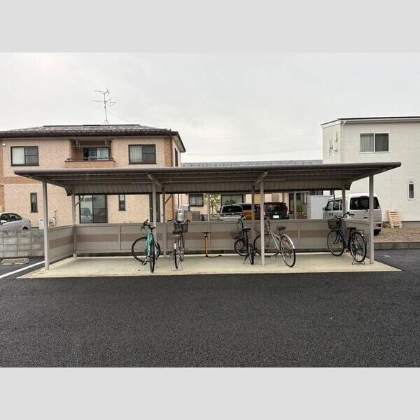 現地周辺 (駐輪場)