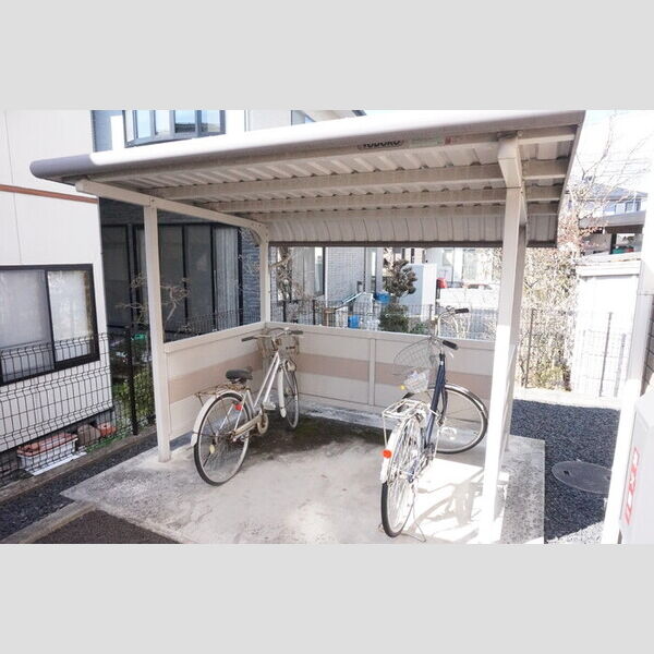 現地周辺 (駐輪場)