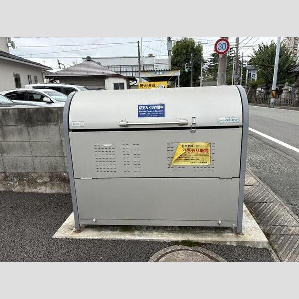 現地周辺 (ゴミステーション)