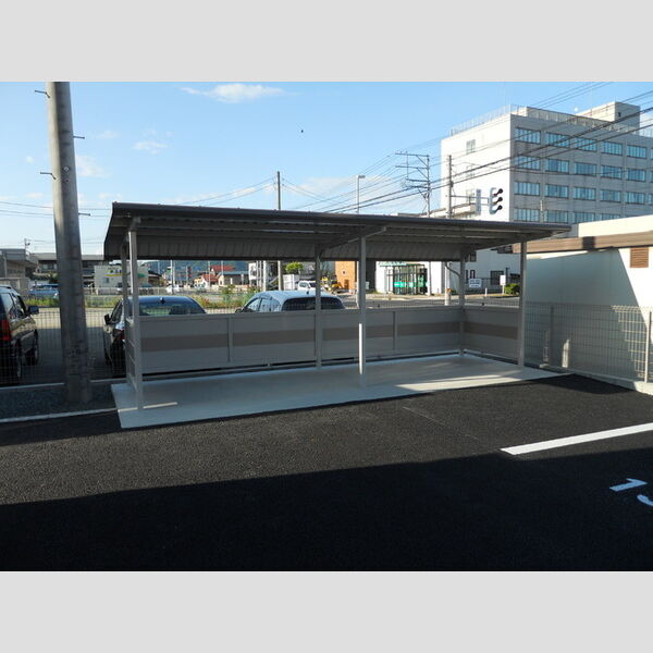 現地周辺 (駐輪場)