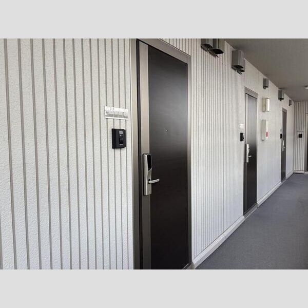 現地周辺 (玄関前)