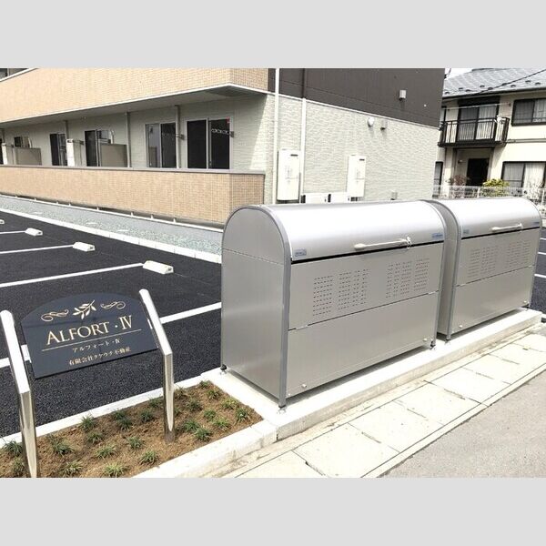 駐車場 (ゴミ置き場)