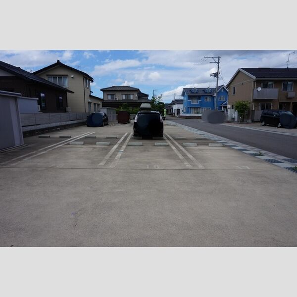駐車場 (消雪設備付駐車場2台)
