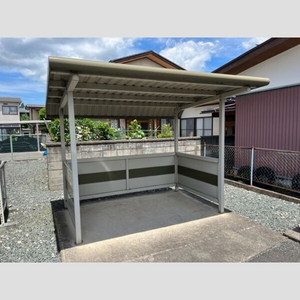 現地周辺 (駐輪場)