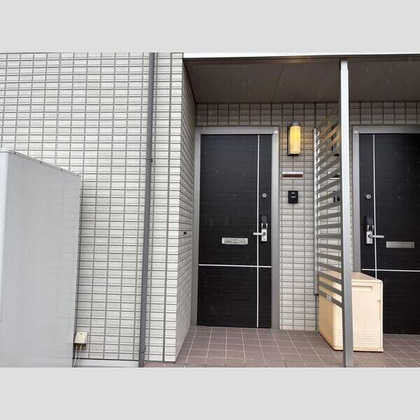 現地周辺 (玄関前)