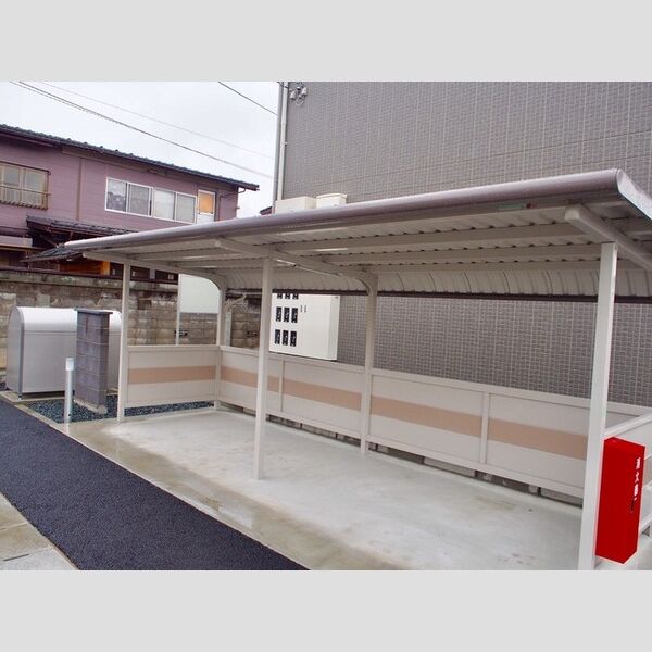 現地周辺 (駐輪場)