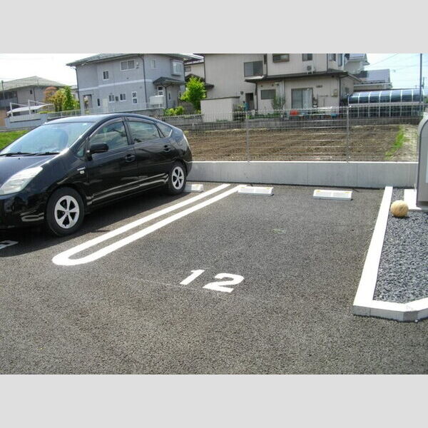 駐車場 (他並列駐車場1台あり)