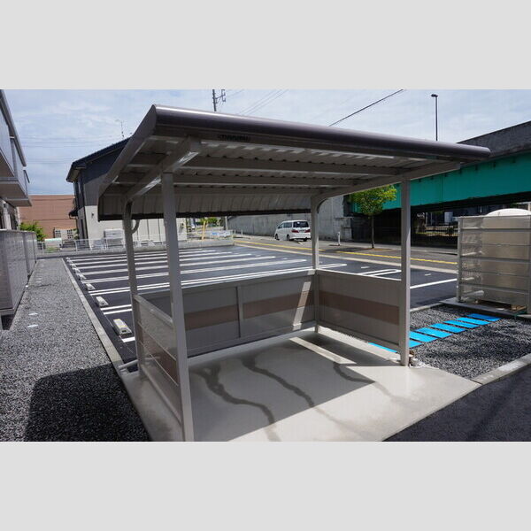 現地周辺 (屋根付駐輪場)