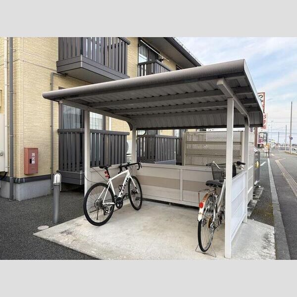 現地周辺 (駐輪場)