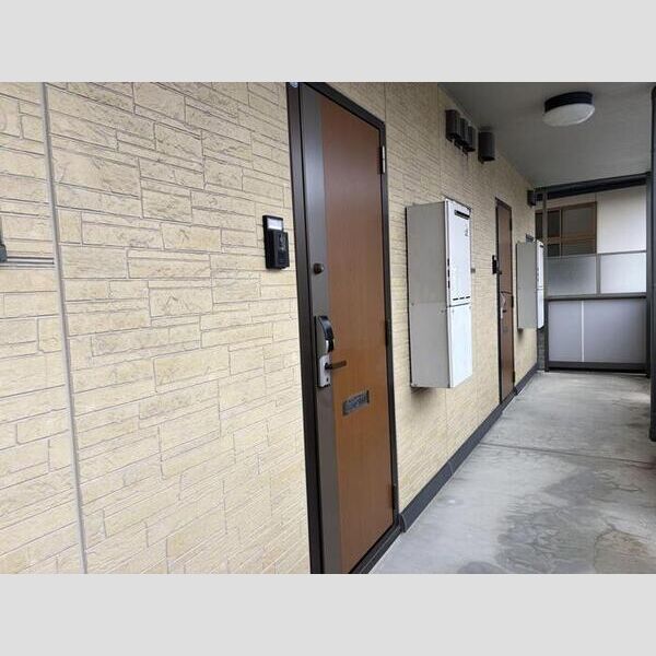 現地周辺 (玄関前)