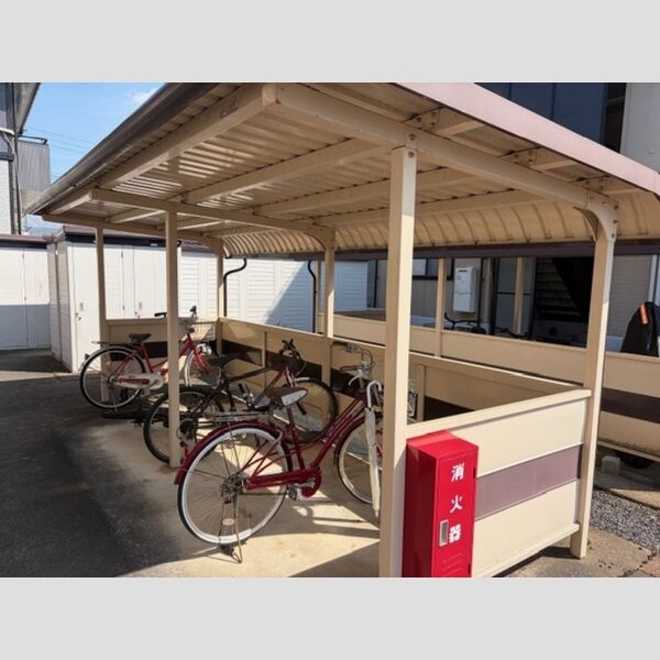 現地周辺 (駐輪場)