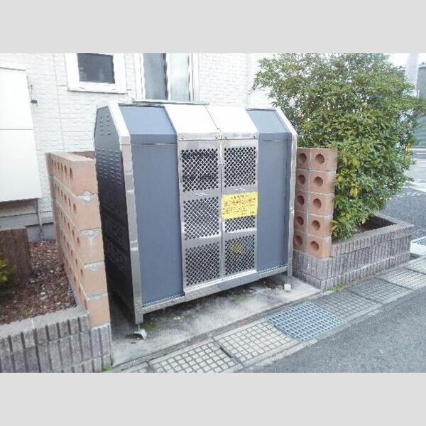 現地周辺 (ゴミBOX)