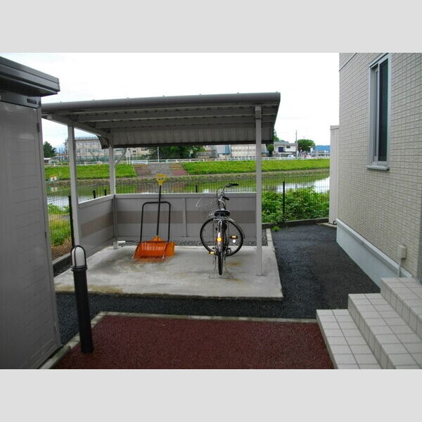 現地周辺 (駐輪場)