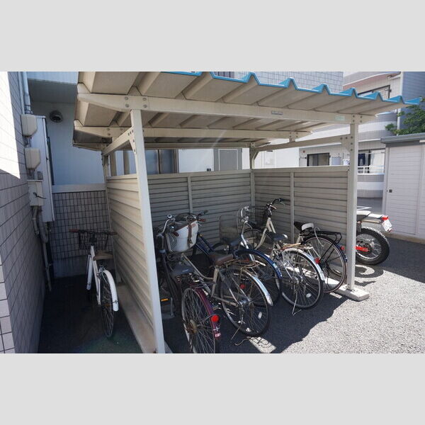 現地周辺 (駐輪場)