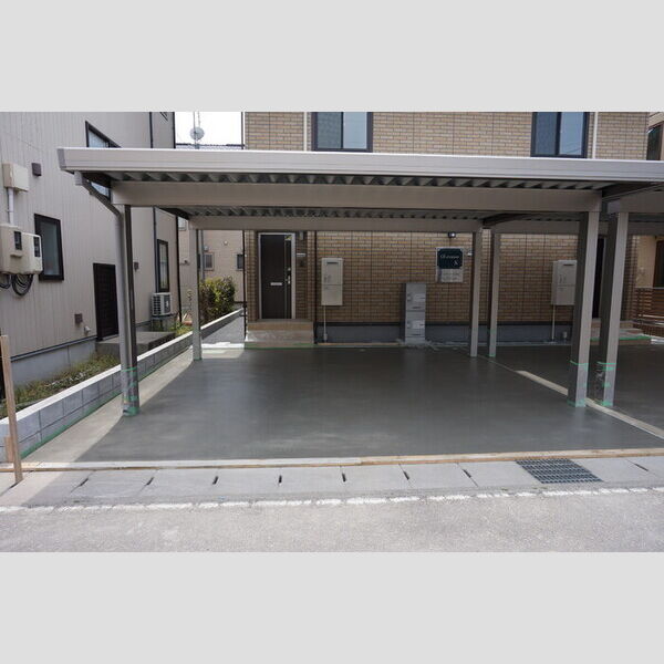 駐車場 (カーポート付駐車場2台分)