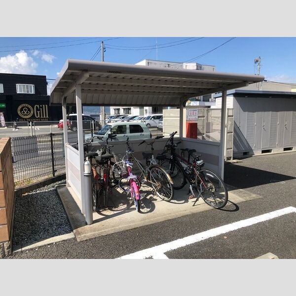 現地周辺 (駐輪場)