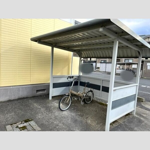 現地周辺 (駐輪場)