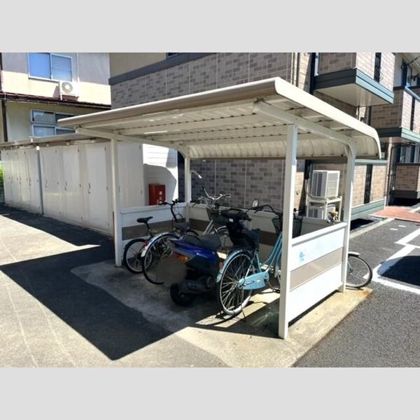 現地周辺 (駐輪場)