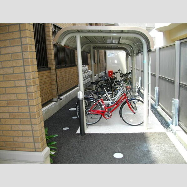 現地周辺 (屋根付駐輪場)