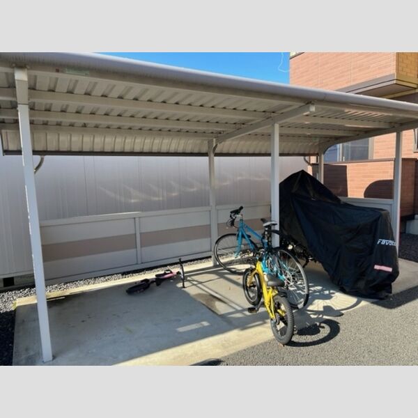 現地周辺 (駐輪場)