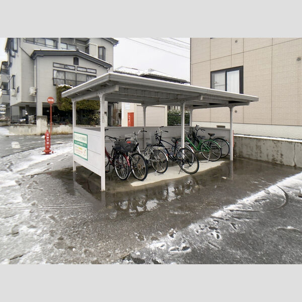 現地周辺 (駐輪場)